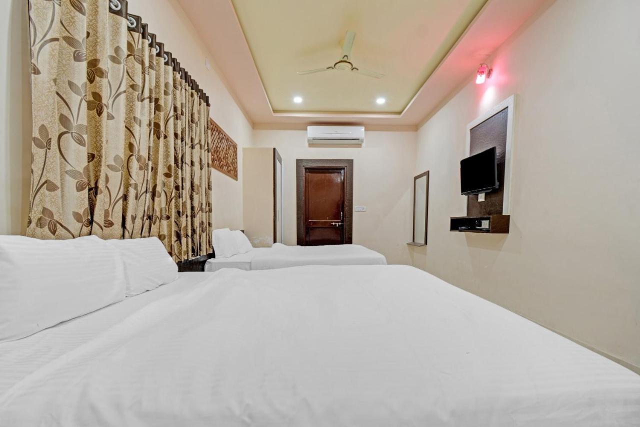होटल Collection O 85019 Mountain View Resort 3*